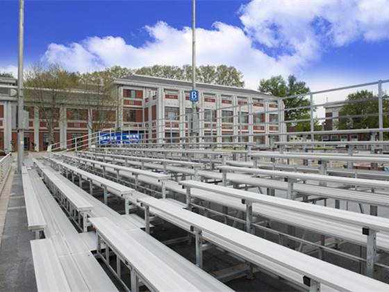 豪华型铝制看台