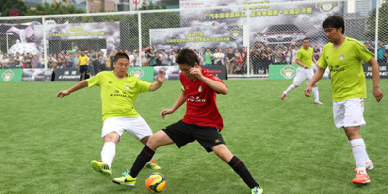 绿蛙看台助威广汽本田凌派杯五人足球争霸