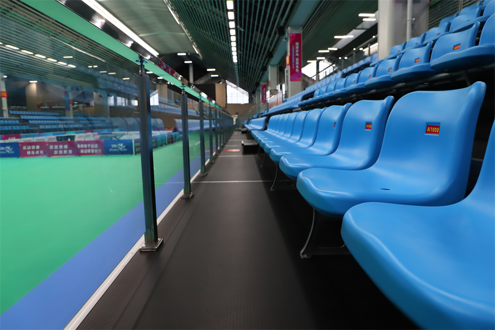 伸缩看台如何优化视线与舒适度