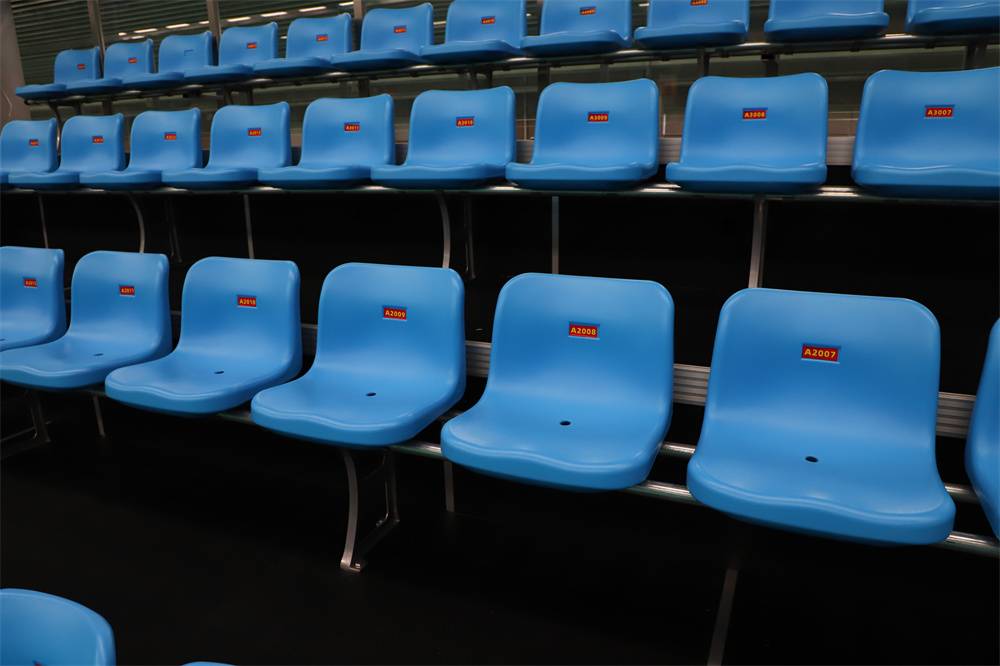 舒适度与耐用性：固定看台座椅的选材之道