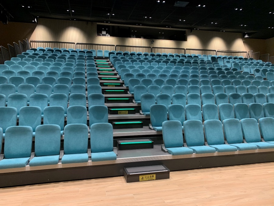 绿蛙看台完成珠海市横琴文艺活动中心伸缩看台项目