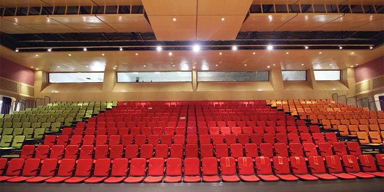 不同的场地要选择哪种看台座椅才合适