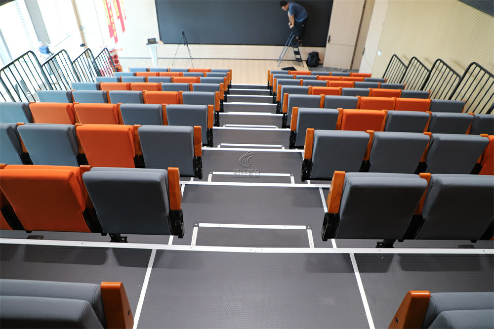 刷宝科技会议室伸缩看台