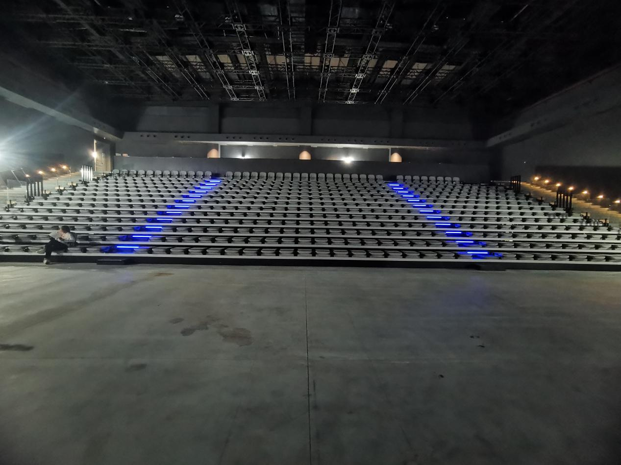 绿蛙看台完成清远百嘉数字声光产业园多功能展厅看台座椅项目